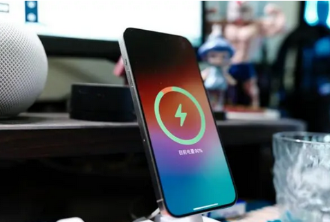 漳平苹果15换屏服务分享用什么充电器给iPhone15充电更好 